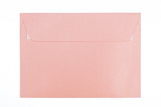 Obálky DIN C6 s lepidlem, perleťově růžové