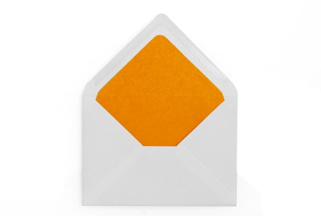 Obálky DIN C6, bílé s oranžovou podšívkou