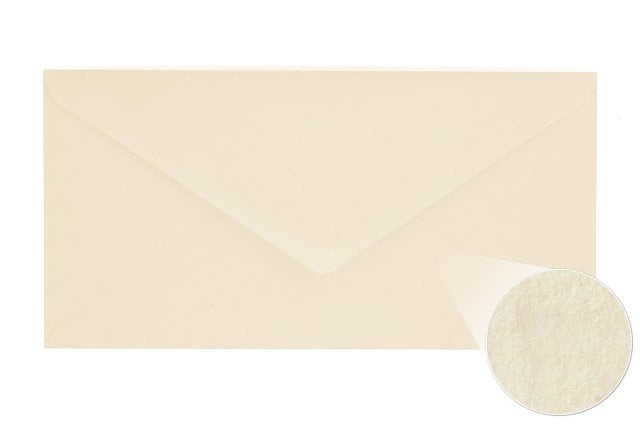 Obálky DIN dlouhé, krémové, s kladívkovou strukturou