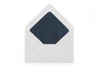 Obálky DIN C6, bílé s tmavě modrou podšívkou